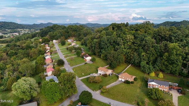 904 South Sherbrooke Circle, Mount Carmel, TN 37645