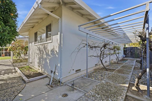 8142 Treecrest Ave, Fair Oaks, CA 95628