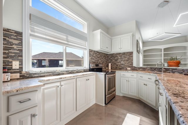 2901 W Crystal Beach St, Wichita, KS 67204