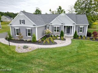 8 Scarlet Street, Clifton Park, NY 12065