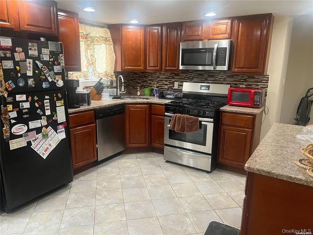 79 Fig Street, Central Islip, NY 11722