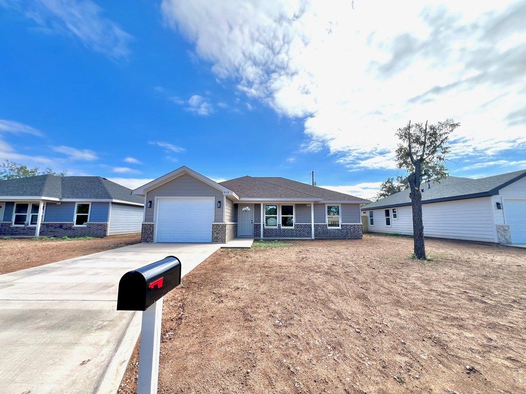 Image 2 of property listing at 313 E 25th St, San Angelo, TX 76903