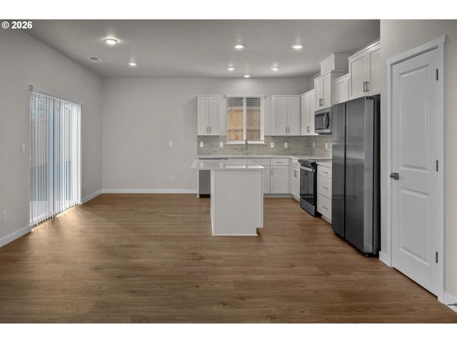 9212 Se Azalea St, Happy Valley, OR 97086