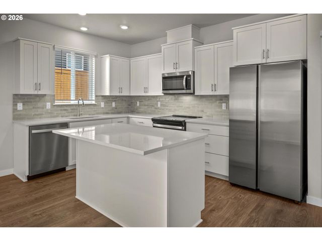 9212 Se Azalea St, Happy Valley, OR 97086