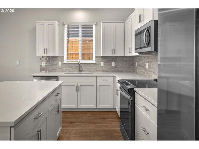 9212 Se Azalea St, Happy Valley, OR 97086