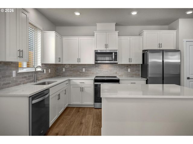 9212 Se Azalea St, Happy Valley, OR 97086