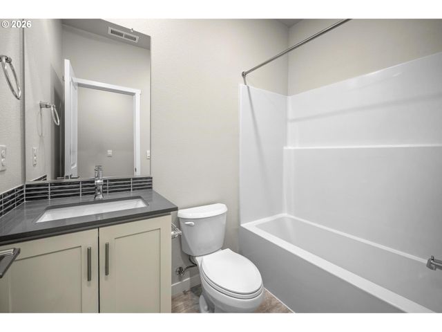 9212 Se Azalea St, Happy Valley, OR 97086