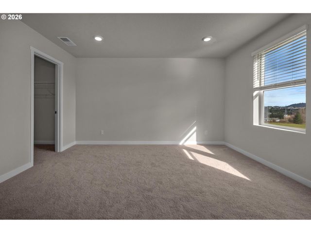 9212 Se Azalea St, Happy Valley, OR 97086