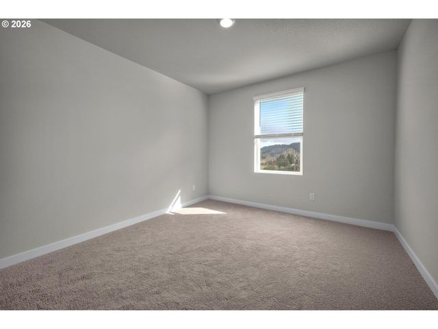 9212 Se Azalea St, Happy Valley, OR 97086