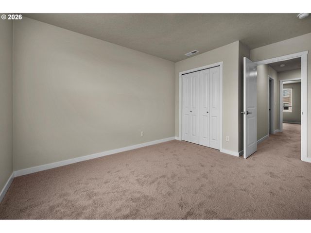 9212 Se Azalea St, Happy Valley, OR 97086