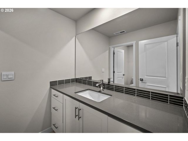 9212 Se Azalea St, Happy Valley, OR 97086