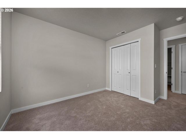 9212 Se Azalea St, Happy Valley, OR 97086