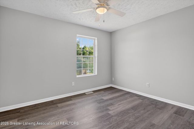 4240 Glenburne Boulevard, Lansing, MI 48911