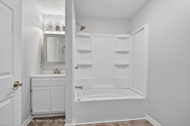 4240 Glenburne Boulevard, Lansing, MI 48911