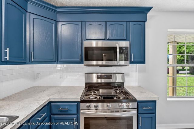 4240 Glenburne Boulevard, Lansing, MI 48911