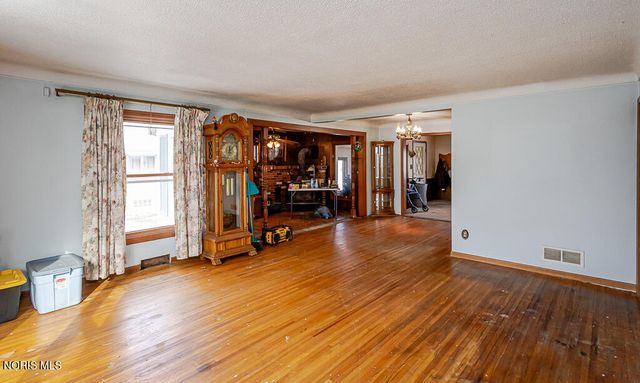 5837 Seaman Road, Oregon, OH 43616