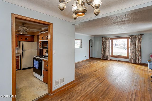 5837 Seaman Road, Oregon, OH 43616