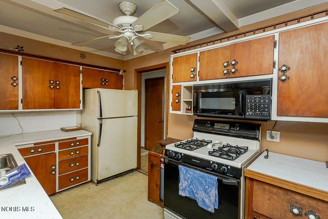 5837 Seaman Road, Oregon, OH 43616