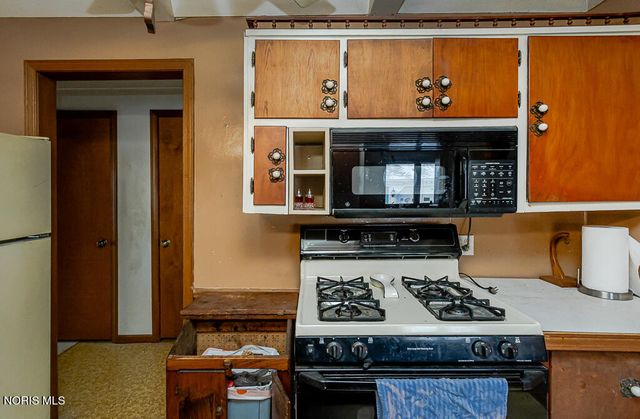 5837 Seaman Road, Oregon, OH 43616