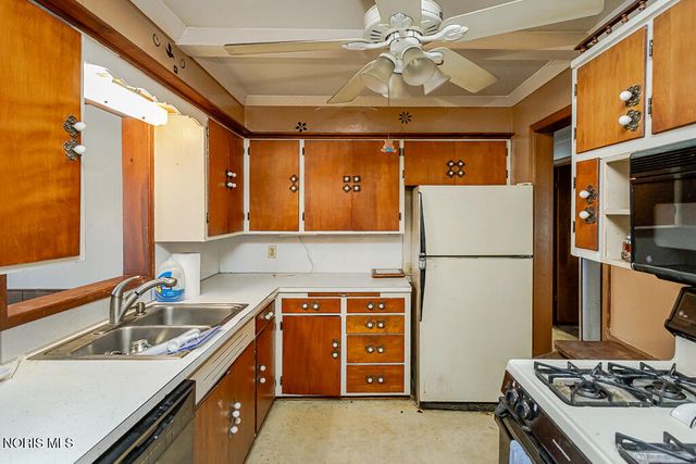 5837 Seaman Road, Oregon, OH 43616