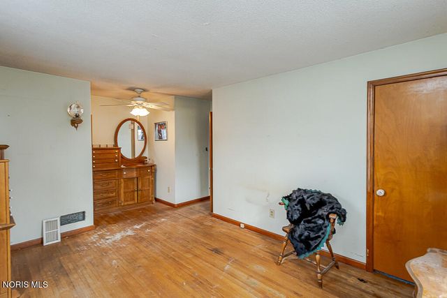 5837 Seaman Road, Oregon, OH 43616