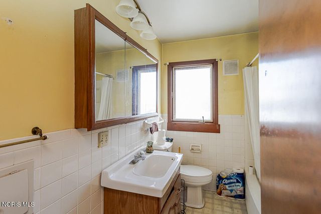 5837 Seaman Road, Oregon, OH 43616