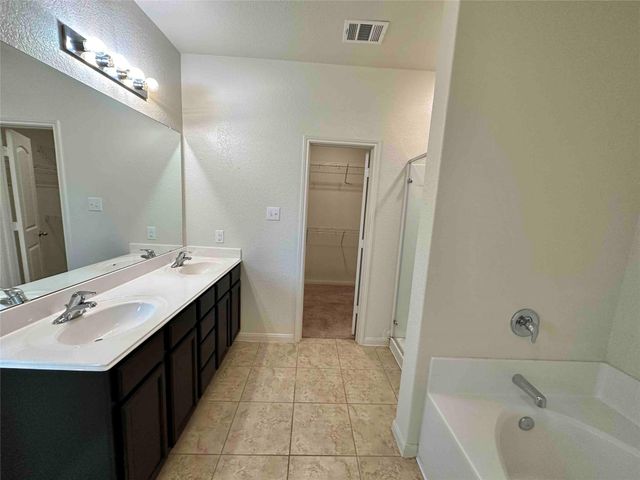 1555 Twin Estates DR, Kyle, TX 78640