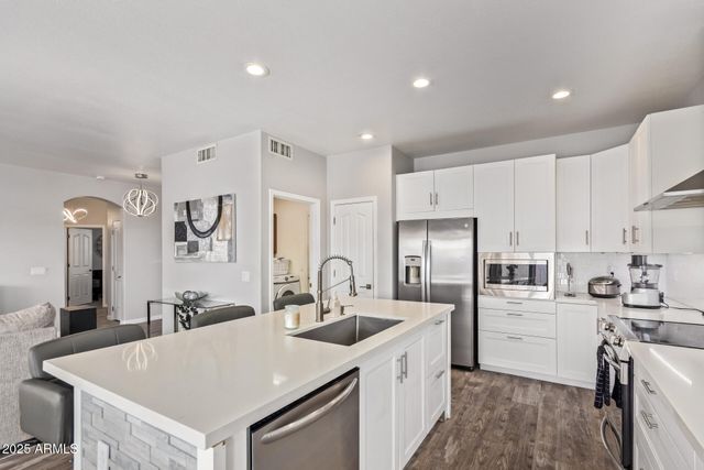 6984 S NEWPORT Court, Chandler, AZ 85249