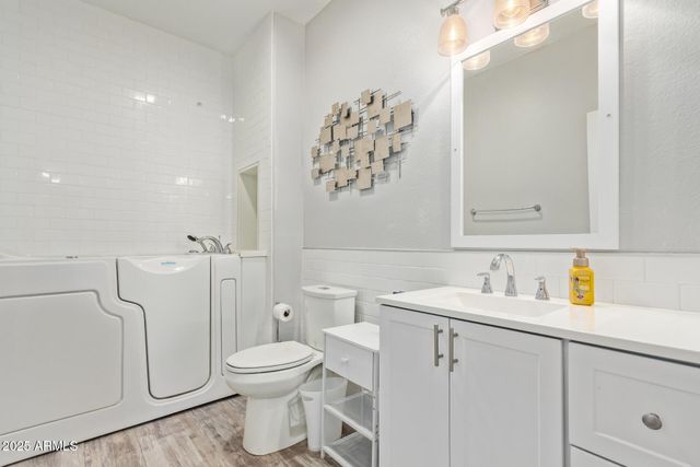 6984 S NEWPORT Court, Chandler, AZ 85249