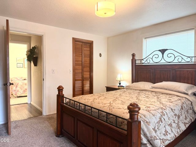 1002 Angler Lane, Grants Pass, OR 97527