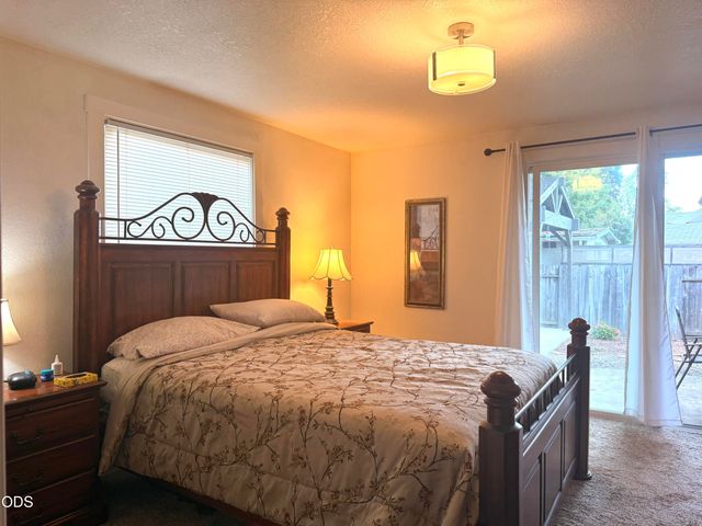 1002 Angler Lane, Grants Pass, OR 97527