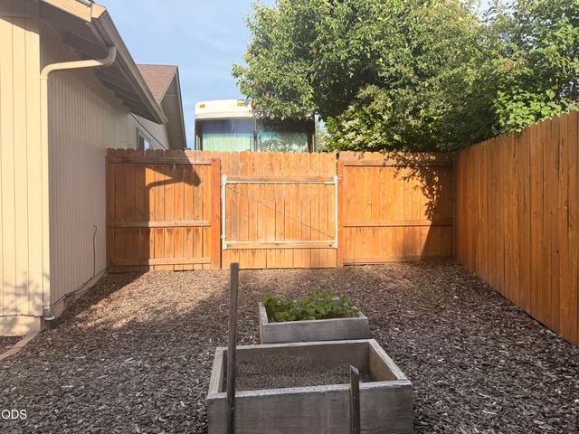1002 Angler Lane, Grants Pass, OR 97527