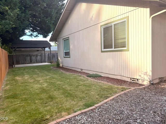 1002 Angler Lane, Grants Pass, OR 97527