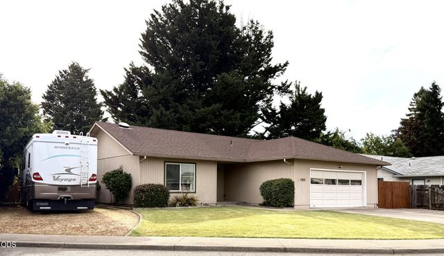 1002 Angler Lane, Grants Pass, OR 97527