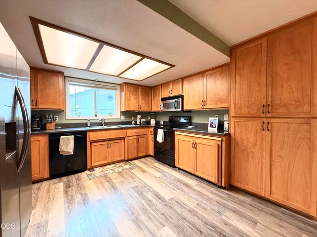 1002 Angler Lane, Grants Pass, OR 97527