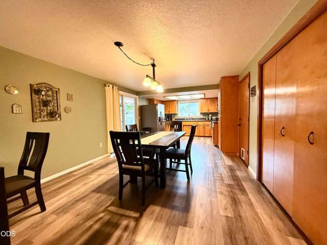 1002 Angler Lane, Grants Pass, OR 97527