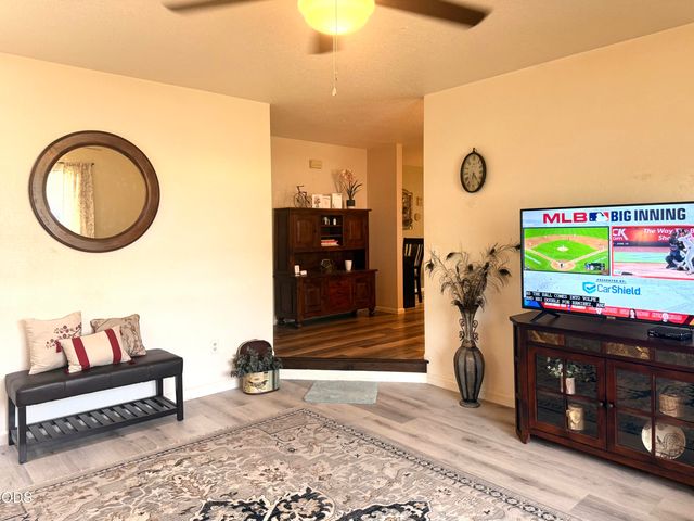 1002 Angler Lane, Grants Pass, OR 97527