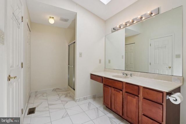 8 FOUNTAIN CT, Cherry Hill, NJ 08034