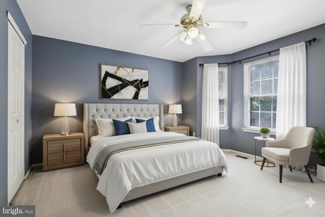 8 FOUNTAIN CT, Cherry Hill, NJ 08034