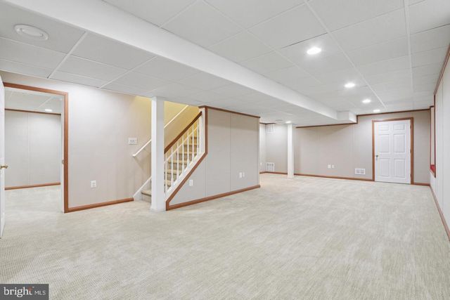 8 FOUNTAIN CT, Cherry Hill, NJ 08034