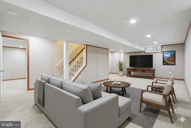 8 FOUNTAIN CT, Cherry Hill, NJ 08034