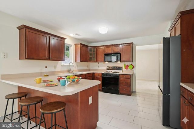 8 FOUNTAIN CT, Cherry Hill, NJ 08034