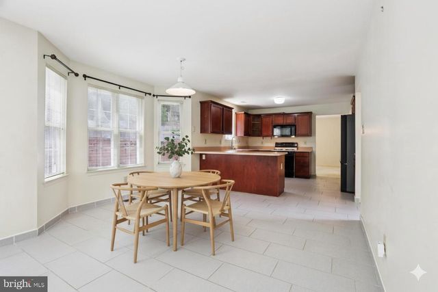 8 FOUNTAIN CT, Cherry Hill, NJ 08034