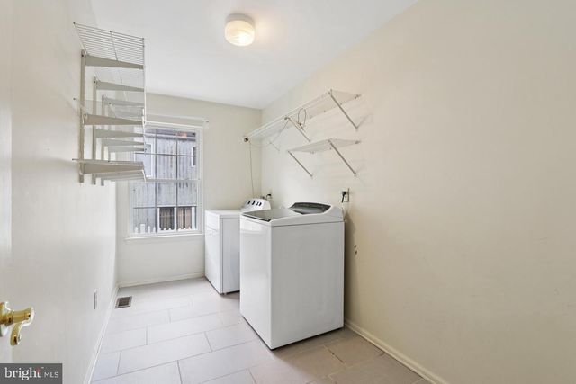 8 FOUNTAIN CT, Cherry Hill, NJ 08034