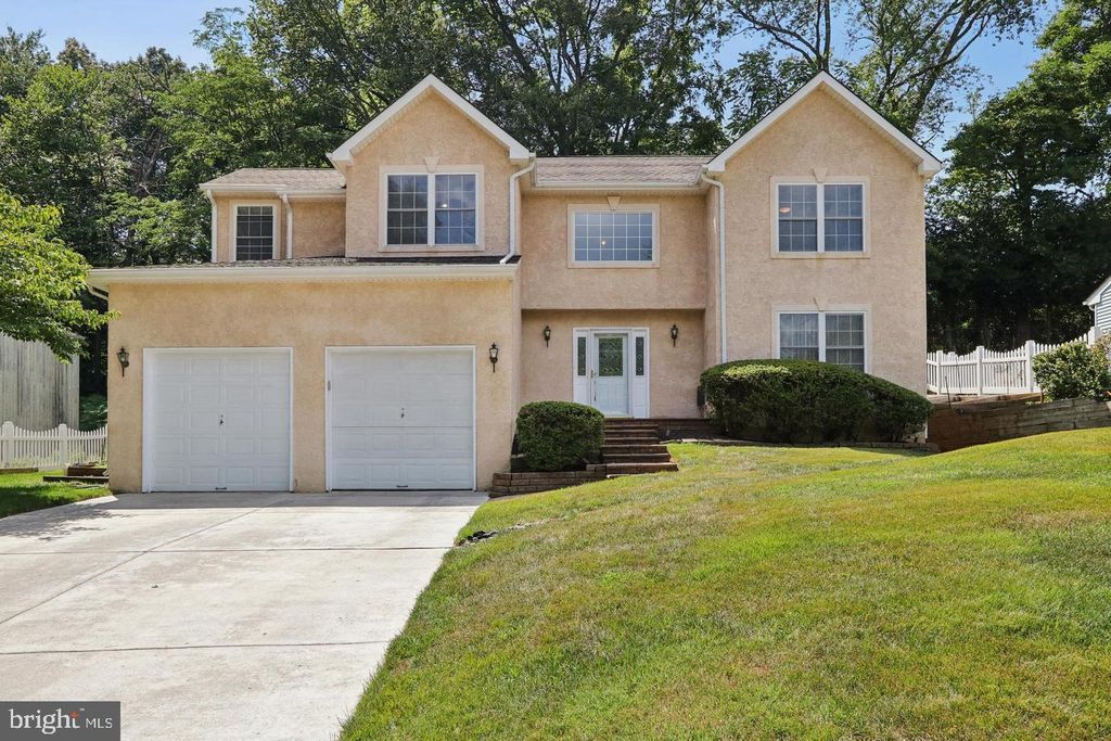 8 FOUNTAIN CT, Cherry Hill, NJ 08034
