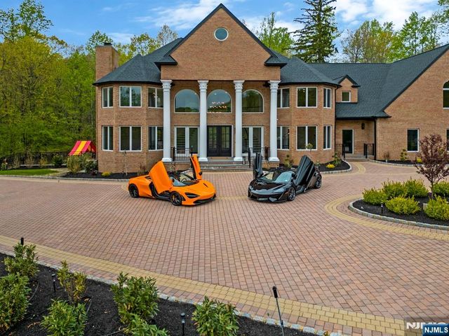 19 Amira Lane, Kinnelon Borough, NJ 07405
