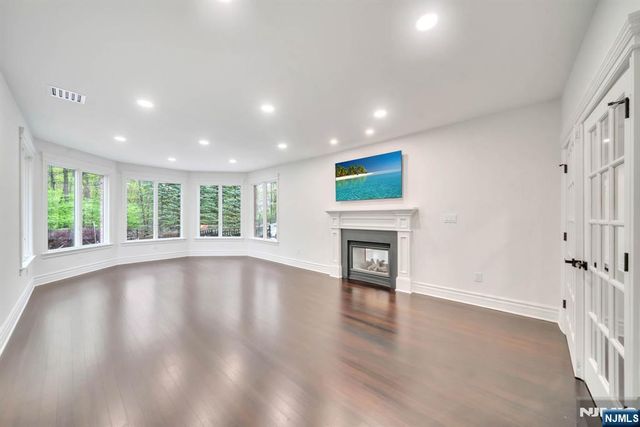 19 Amira Lane, Kinnelon Borough, NJ 07405