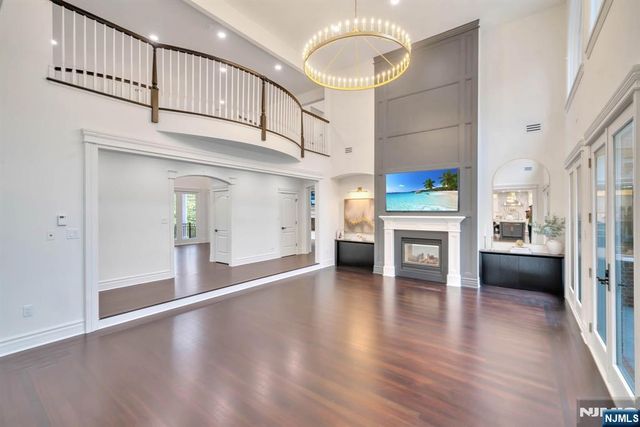 19 Amira Lane, Kinnelon Borough, NJ 07405