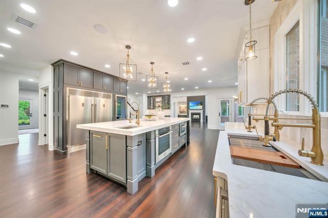 19 Amira Lane, Kinnelon Borough, NJ 07405