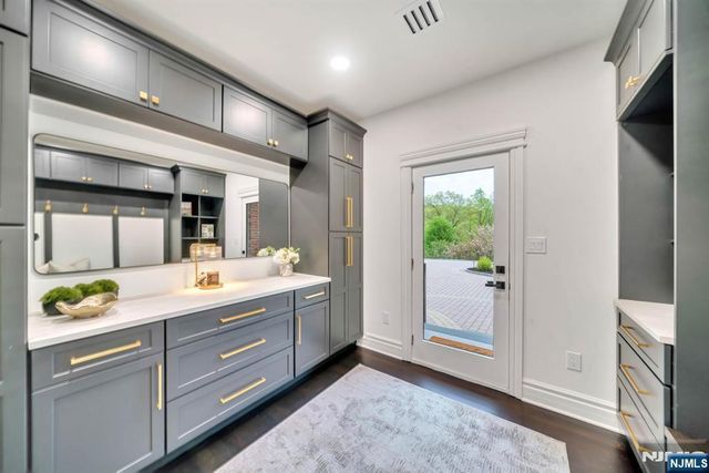 19 Amira Lane, Kinnelon Borough, NJ 07405
